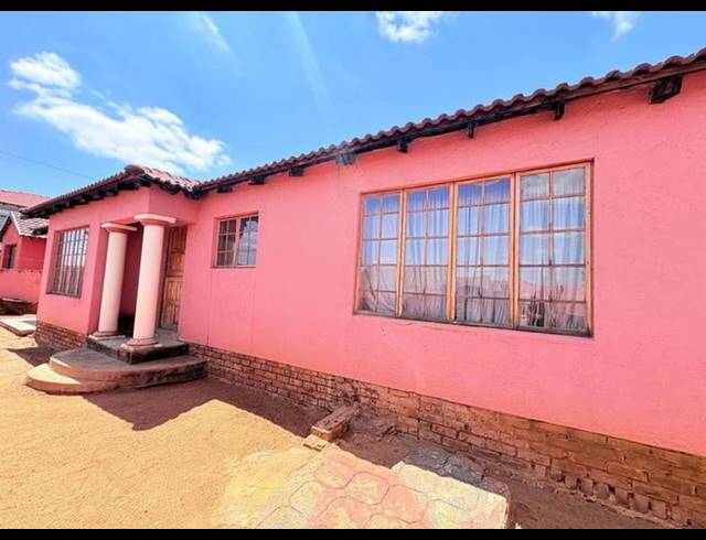 3 BEDROOM HOUSE FOR SALE IN MABOPANE UNIT X